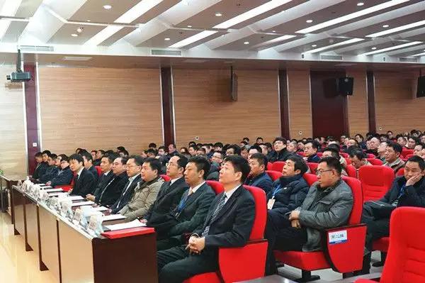 【新时代新篇章】 郑州永利皇宫重型装备有限公司揭牌庆典盛大举办